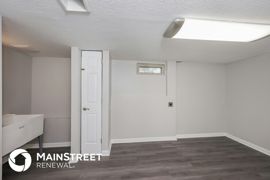 Building Photo - 9214 Lantana Dr