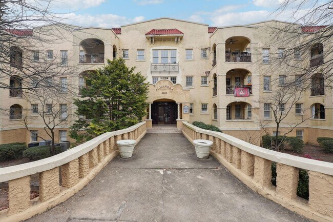 Building Photo - 2855 Peachtree Rd NE