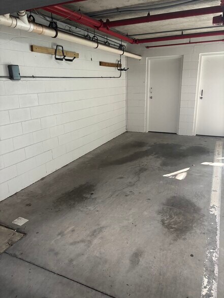 Building Photo - 4950 Bayshore Blvd