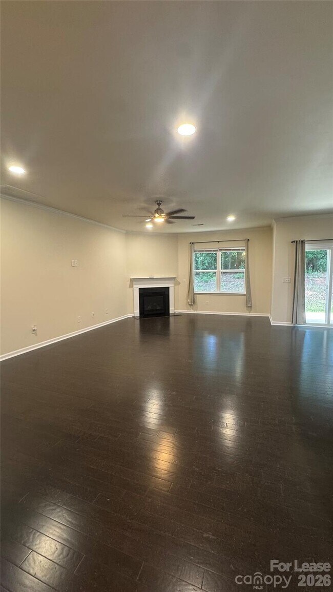 Building Photo - 504 Twelve Oaks Ln