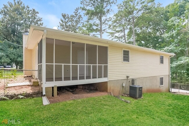 Building Photo - 6060 Ridge Way