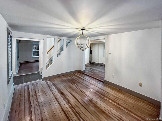 Building Photo - 5 Valley Farm Rd