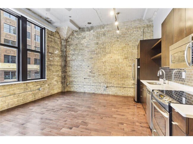 Building Photo - 618 N Washington Ave