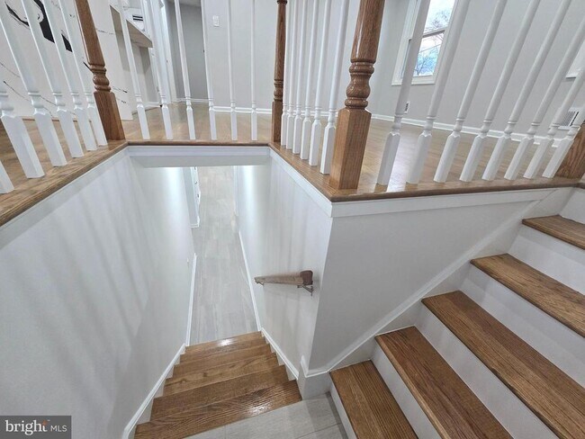 Building Photo - 4813 Lawrence St