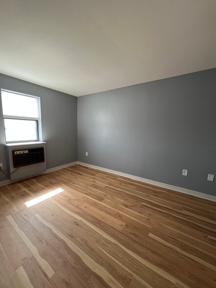 Building Photo - 750 Davol St