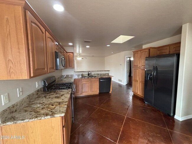 Building Photo - 5342 S San Pedro Ave