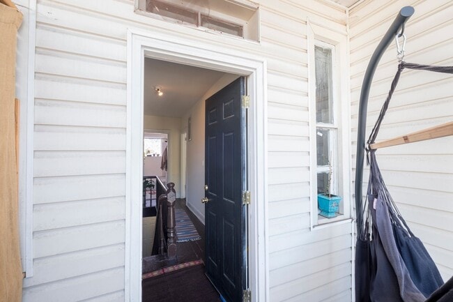 Building Photo - 2 BR/ 2 BA Historic Church Hill Home. Available February 10th!