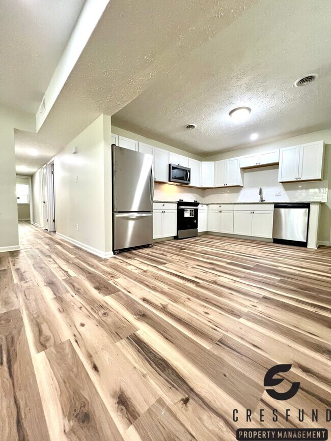 Building Photo - 3529 Torbay Dr