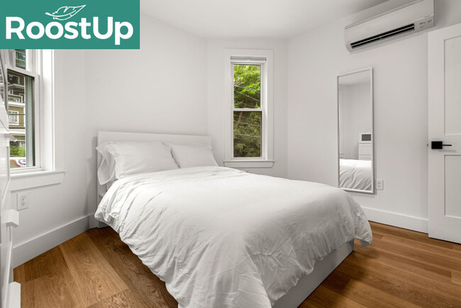 Building Photo - New RoostUp Furnished Private Bedroom with...