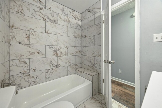 Building Photo - 3BED/2BATH REMODELED