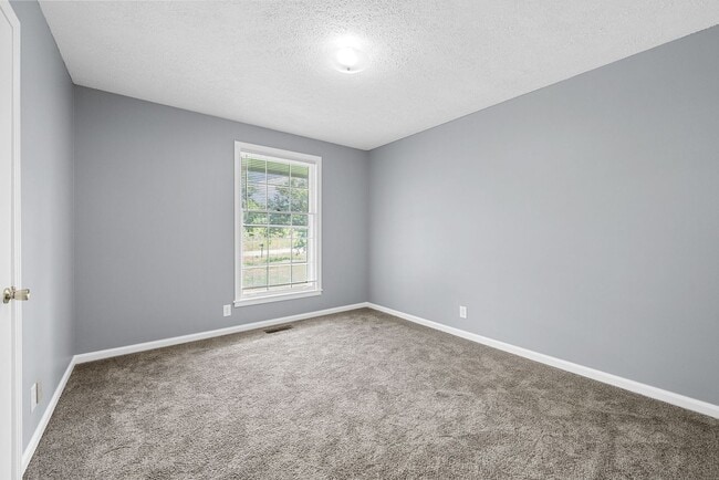 Building Photo - 3 Bedroom Pet Friendly Home For Rent!