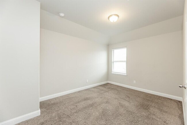Building Photo - 207 Denfield Ct