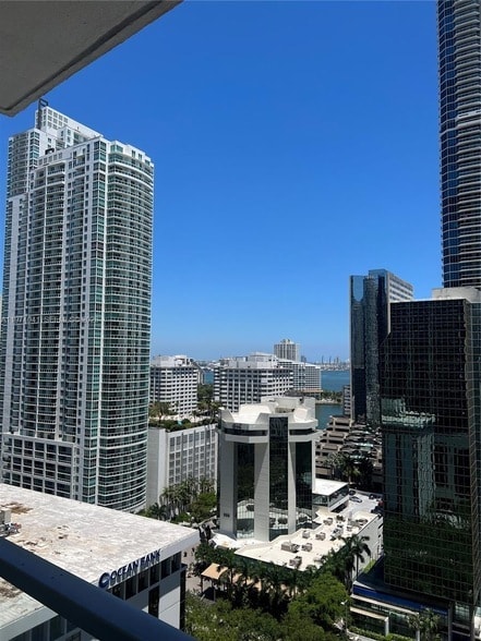 Building Photo - 1050 Brickell Ave
