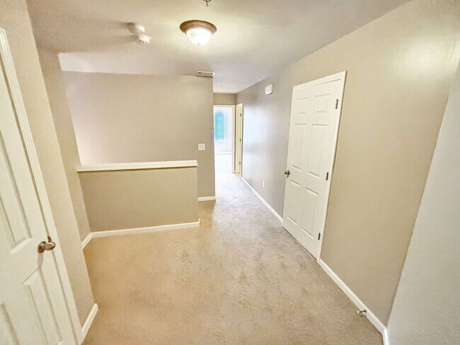 Building Photo - End Unit Townhome - 3BR, 2.5BA with Garage