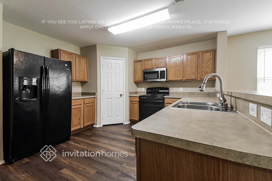 Building Photo - 3878 Pinebluff Ln
