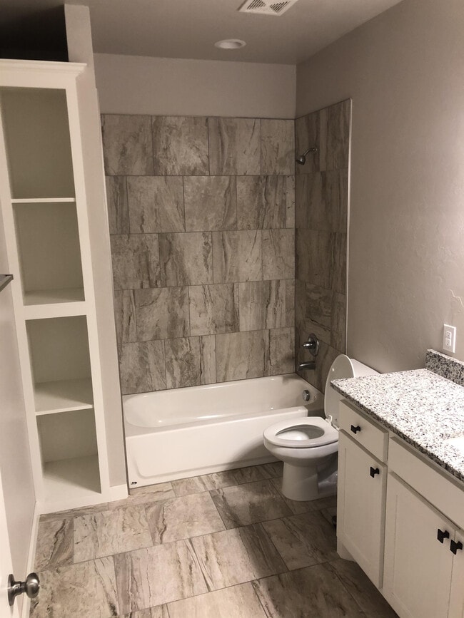 Building Photo - 1225 E Main St