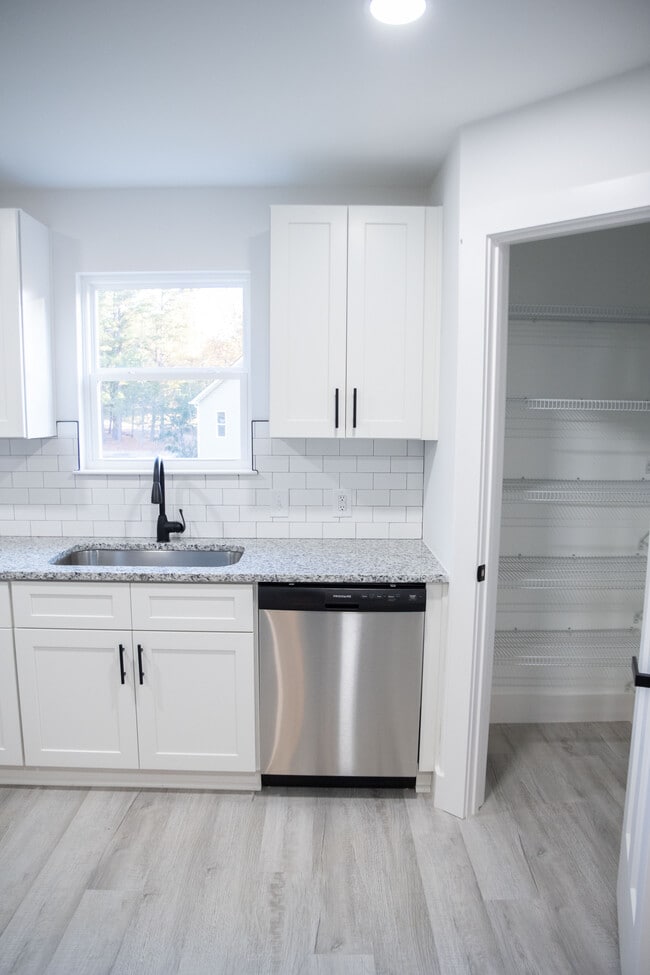 Building Photo - 605 Edna Graves Way