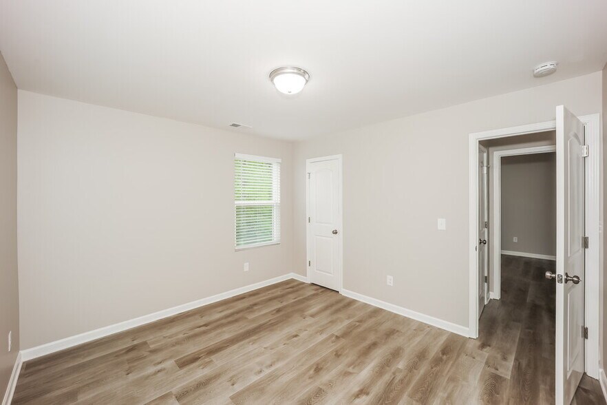 Building Photo - 318 Freeman Cir