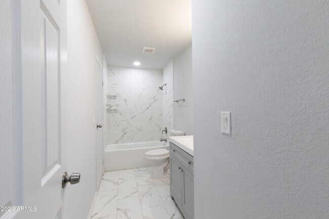 Building Photo - 5929 W Nancy Rd