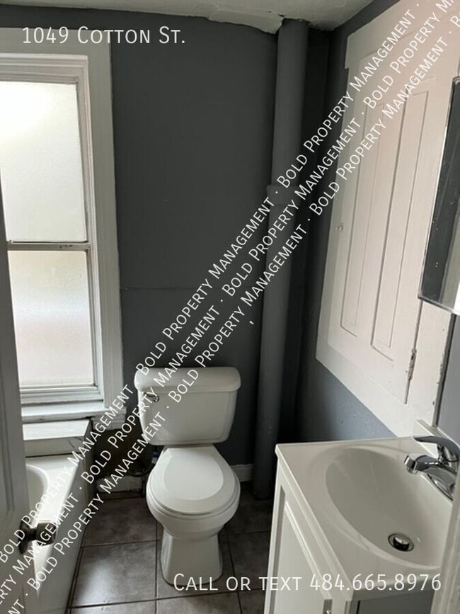 Building Photo - 1049 Cotton St