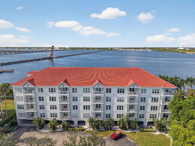 Building Photo - Completely Renovated Waterfront Condo – Fully Furnished