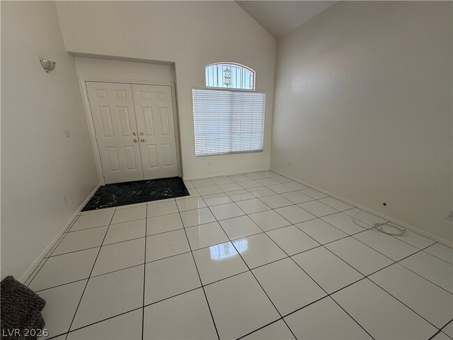 Building Photo - 8089 Kentshire Dr