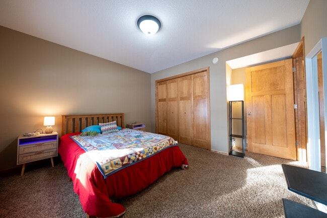 Building Photo - 572 Danube Ave