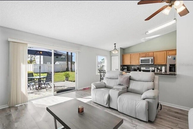 Building Photo - 24 Radcliffe Dr