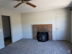 Building Photo - Ranch style home with fenced back yard