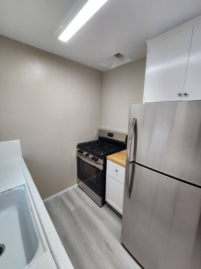 Building Photo - 1 Bedroom Cottage in Old Town