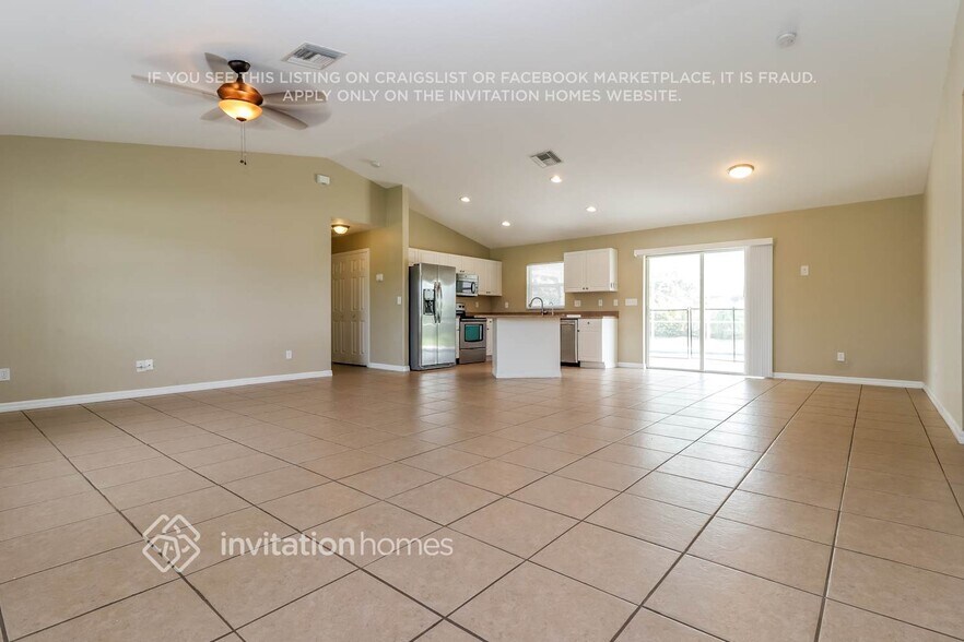 Building Photo - 3322 Oasis Blvd