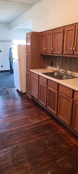 Building Photo - 111 Main St