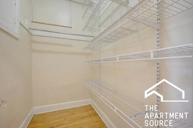 Building Photo - 2241 W 21st St