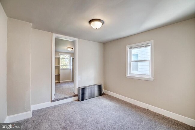 Building Photo - 1909 W 8th St