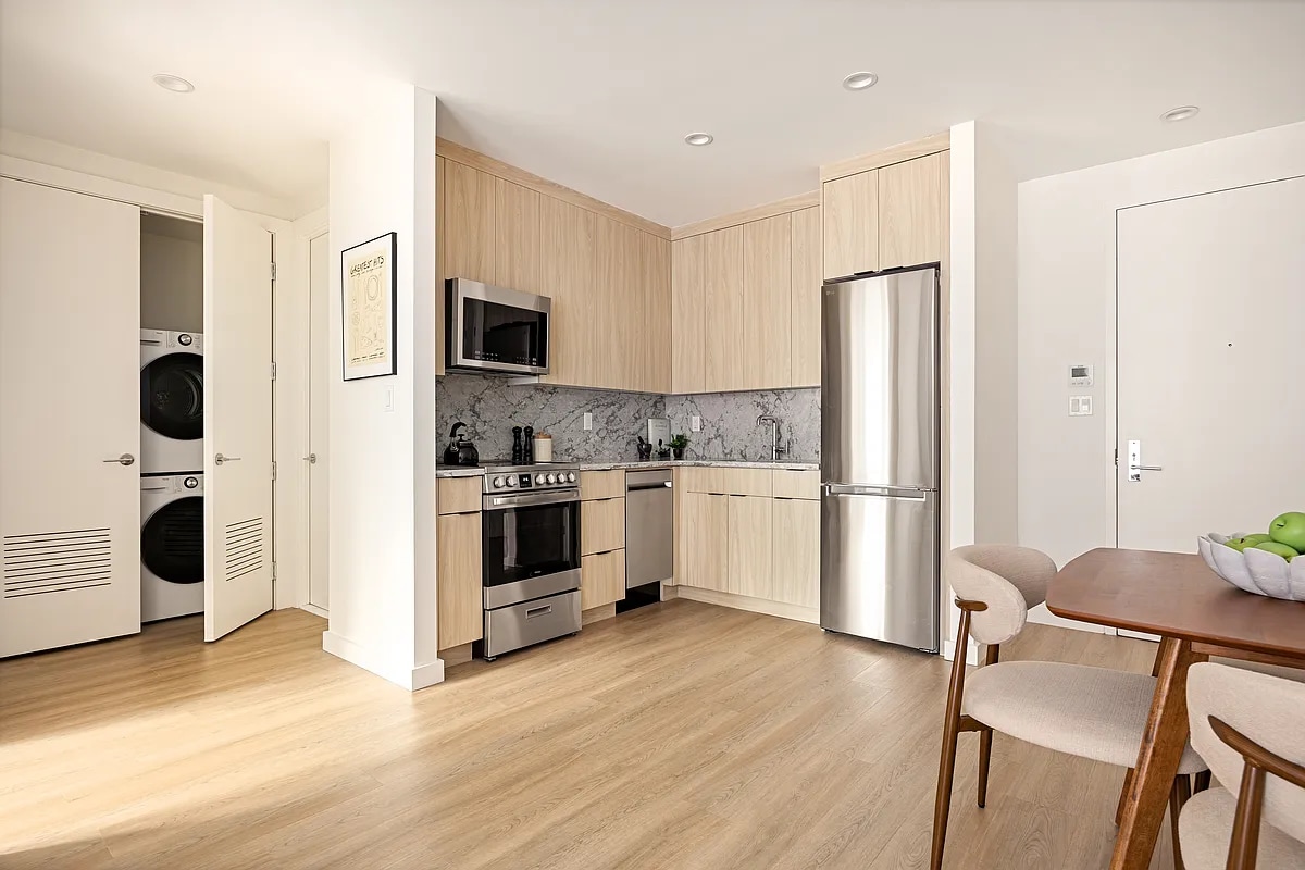 Building Photo - 100 Sullivan Pl