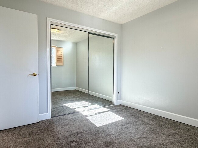 Building Photo - Updated Single-Family Home in Centennial!