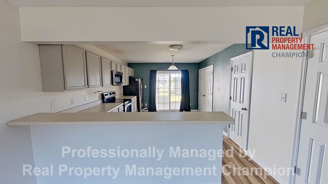 Building Photo - Super cute 2 BD/2.5 BA Townhome with Screened Porch