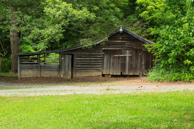Building Photo - Charming Country home off the beaten path.