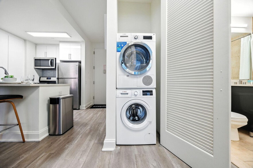 Building Photo - 10 Hanover Square