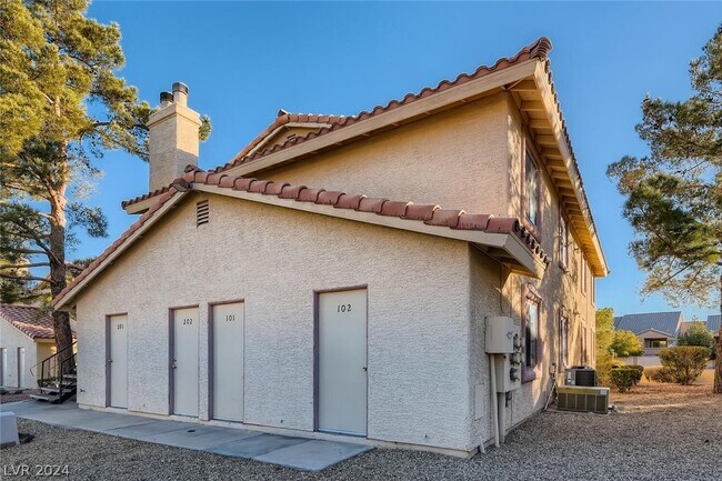 Building Photo - 1109 N Buffalo Dr