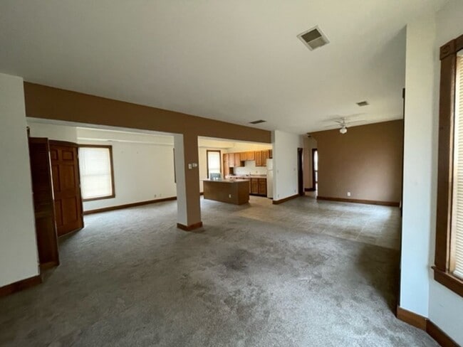 Building Photo - 573-575 W Lincoln Ave