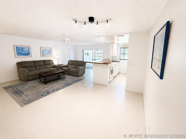 Building Photo - 1207 S Drive Way