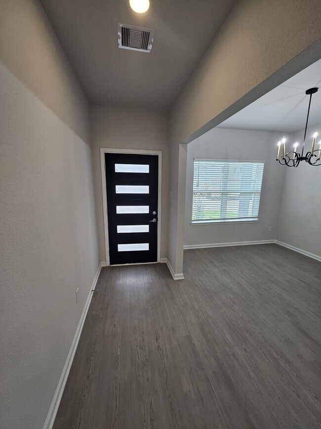 Building Photo - 2727 Crest Creek Ln