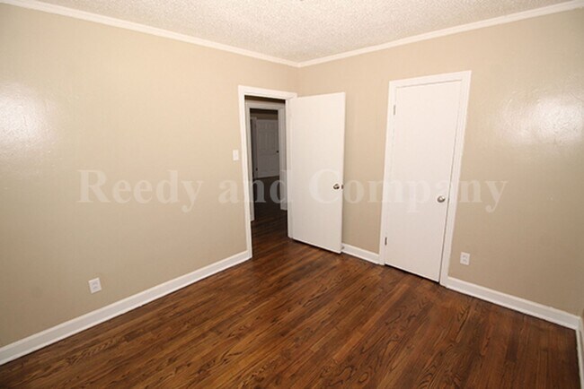 Building Photo - 1023 Waring Rd