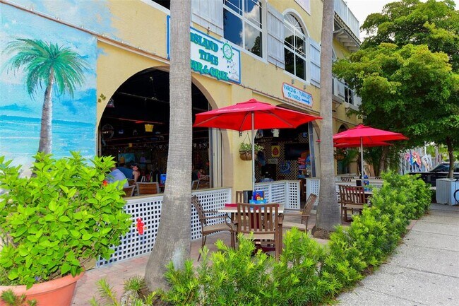 Building Photo - 614 Gladstone Ln