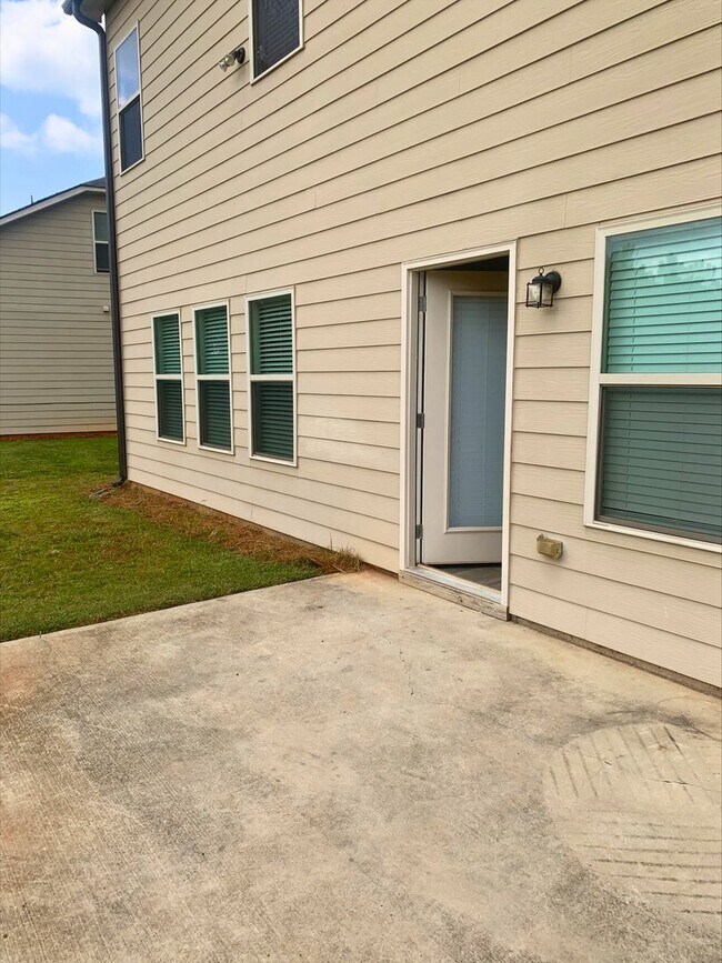 Building Photo - 4 Bedroom House In Gainesville!