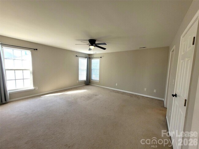 Building Photo - 2728 Sunberry Ln NW