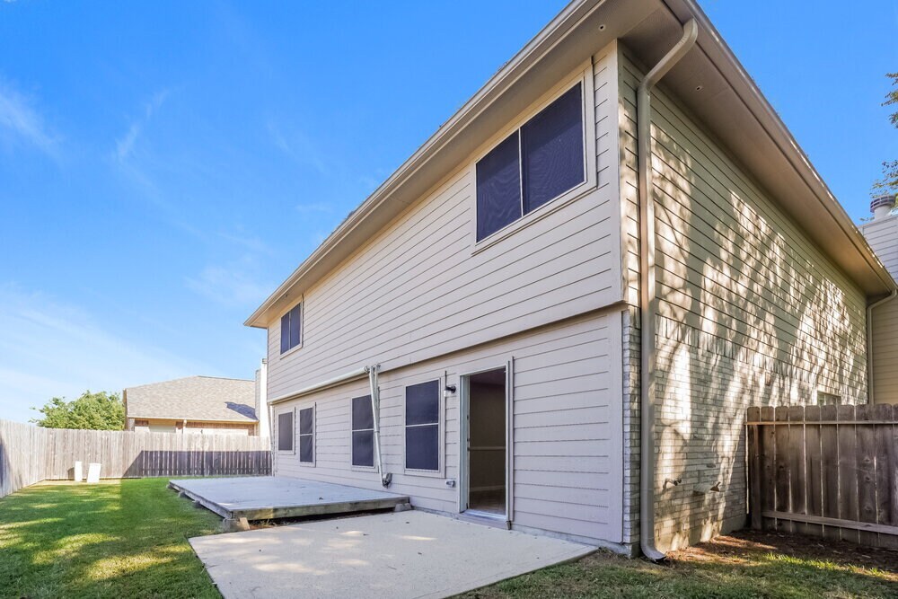 Building Photo - 23503 Maple View Dr