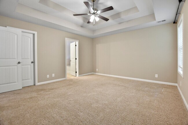 Building Photo - Pet Friendly Three Bedroom!