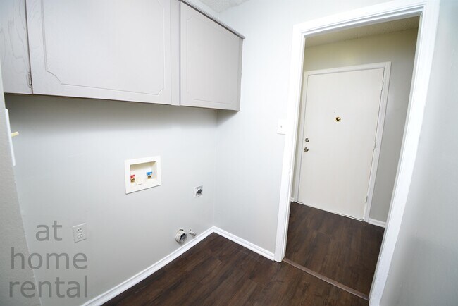 Building Photo - 4713 S Fulton Pl